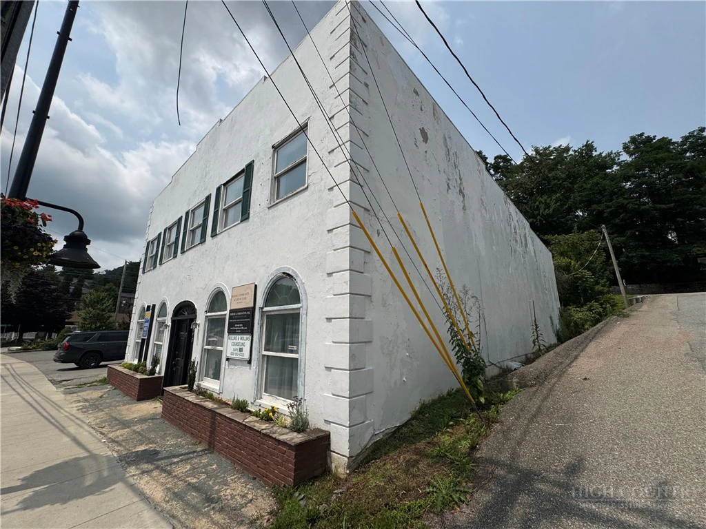 Image number 3 for the current listing