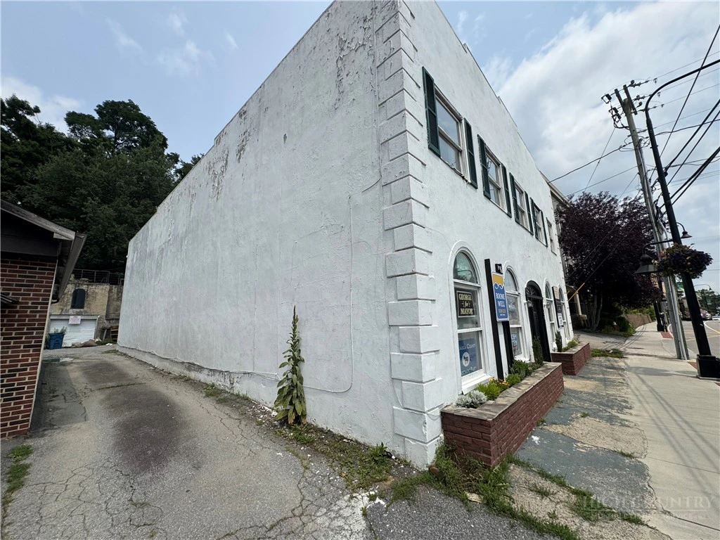 Image number 4 for the current listing