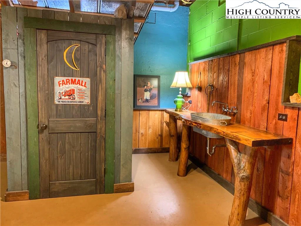Image number 7 for the current listing