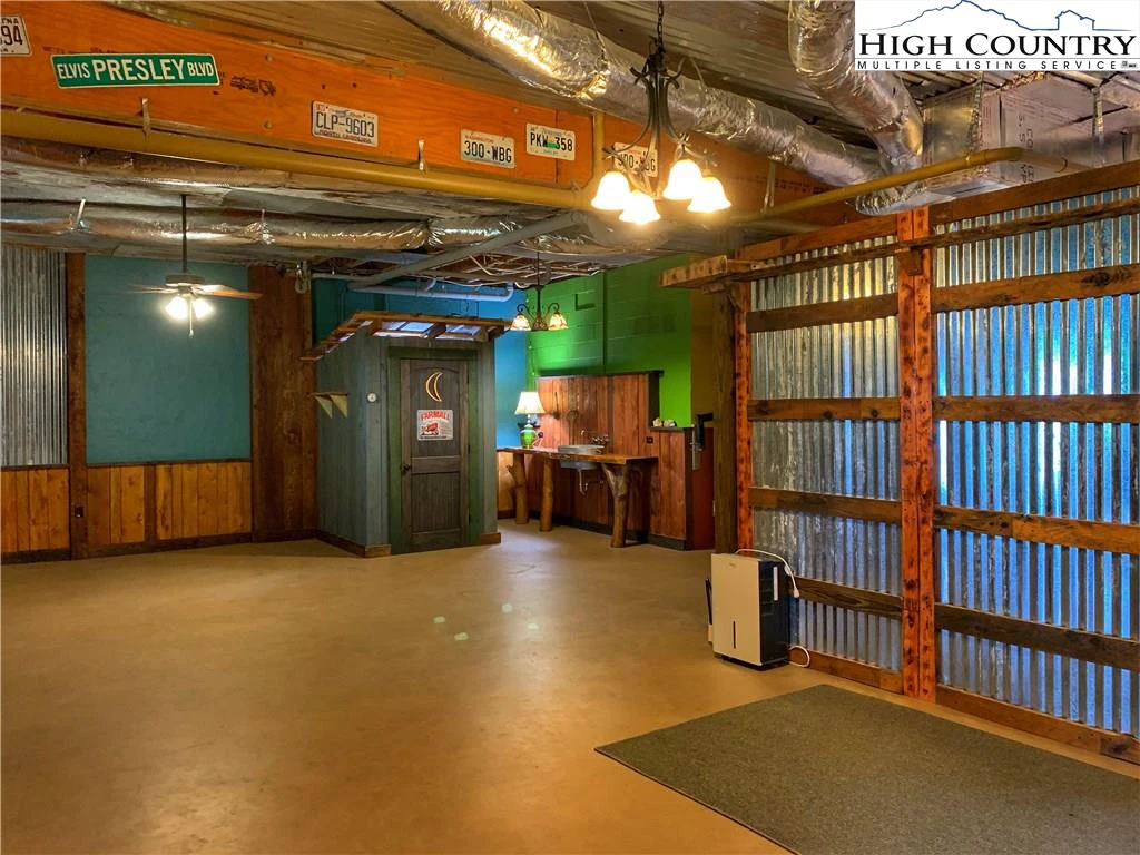 Image number 10 for the current listing