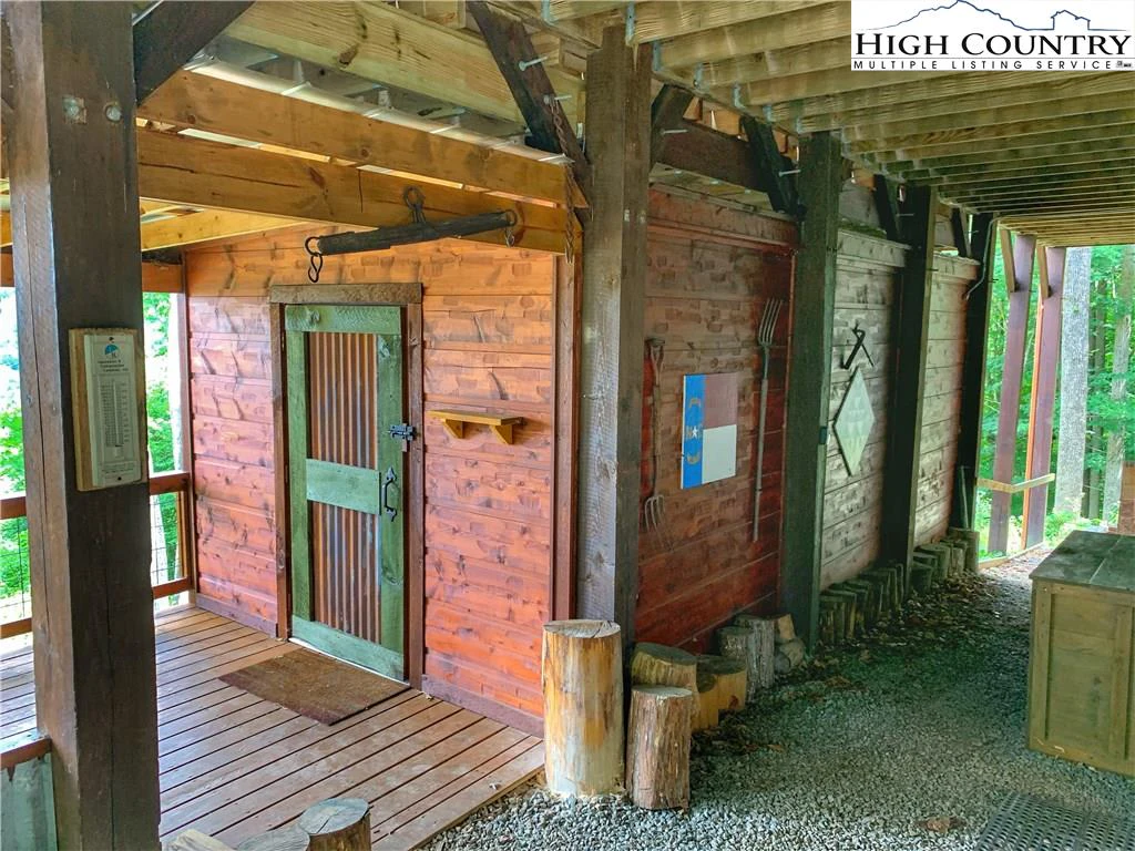 Image number 2 for the current listing