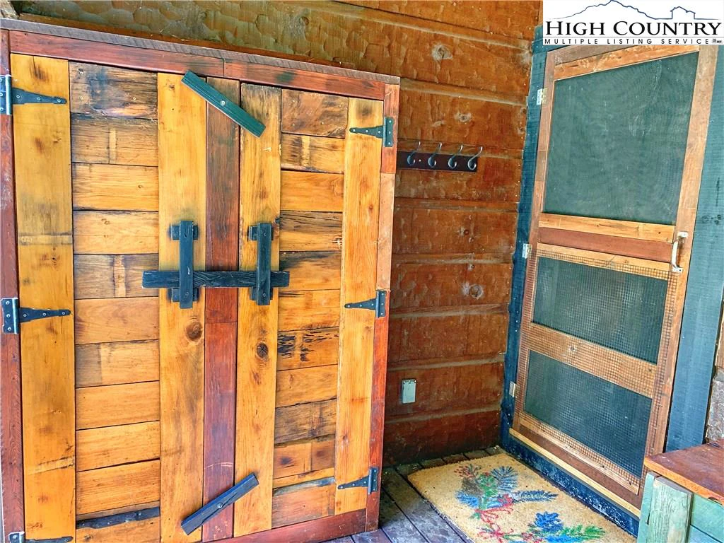 Image number 20 for the current listing
