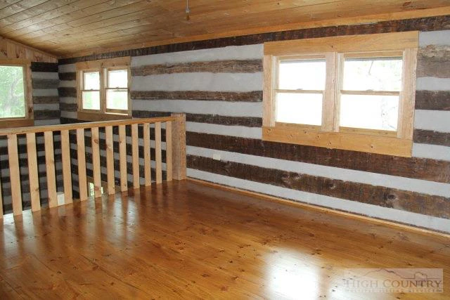 Image number 15 for the current listing