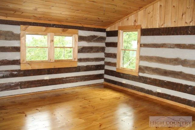 Image number 14 for the current listing