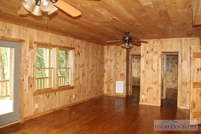Image number 13 for the current listing