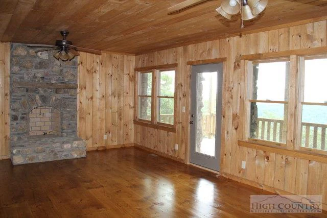 Image number 12 for the current listing