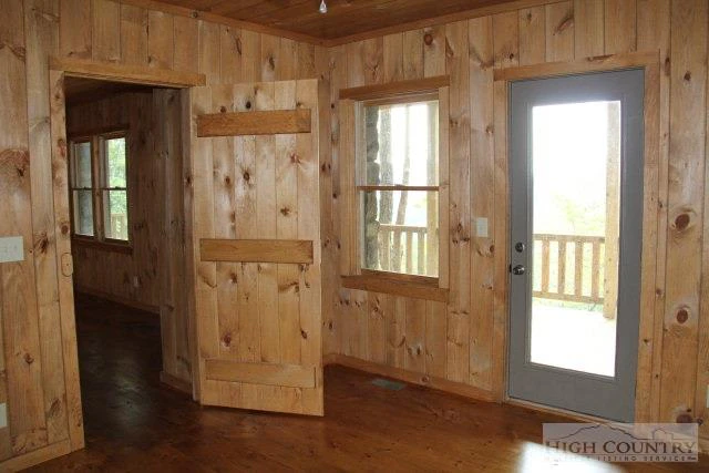 Image number 11 for the current listing