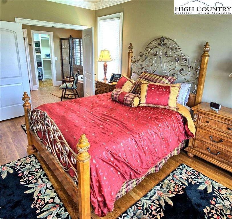 Image number 18 for the current listing