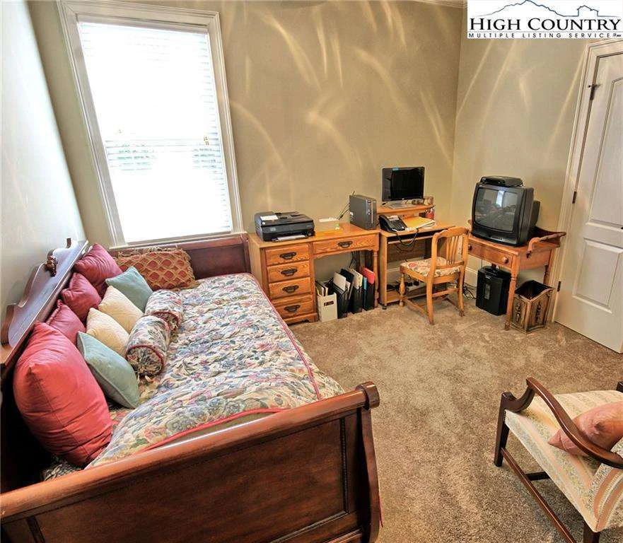 Image number 11 for the current listing