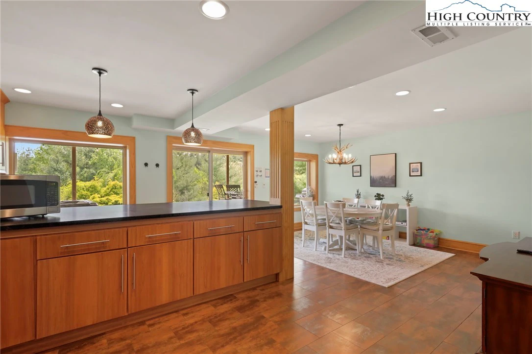 Image number 3 for the current listing