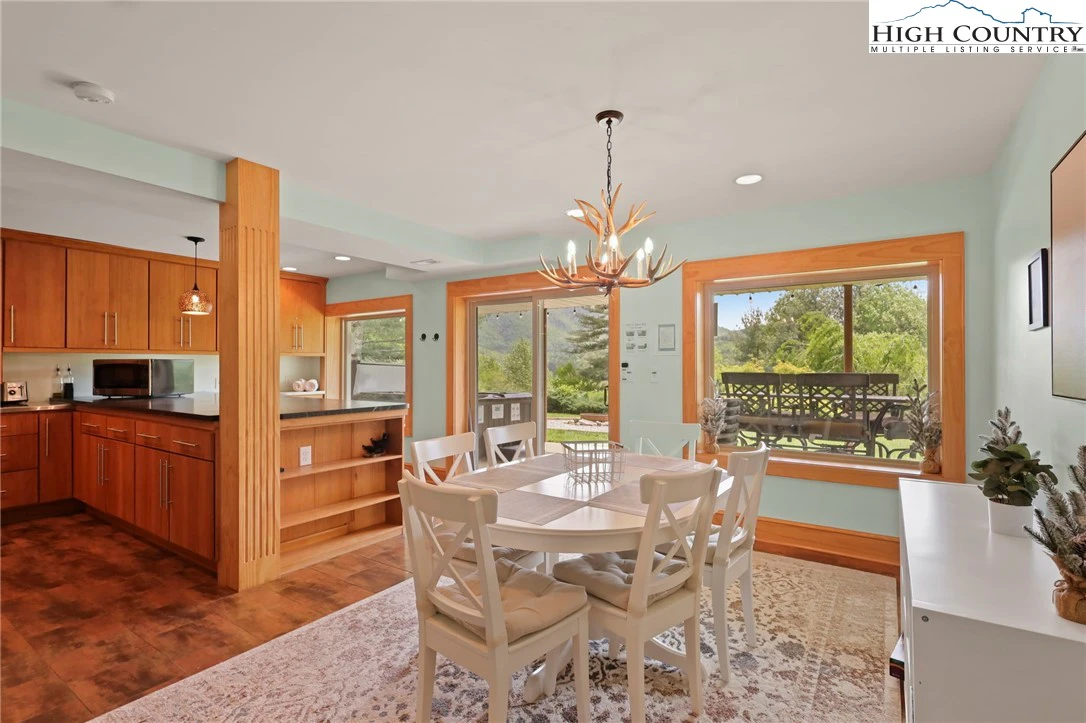 Image number 4 for the current listing