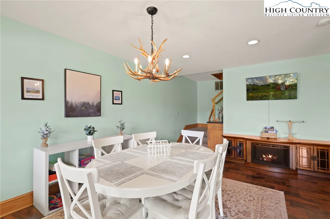 Image number 5 for the current listing
