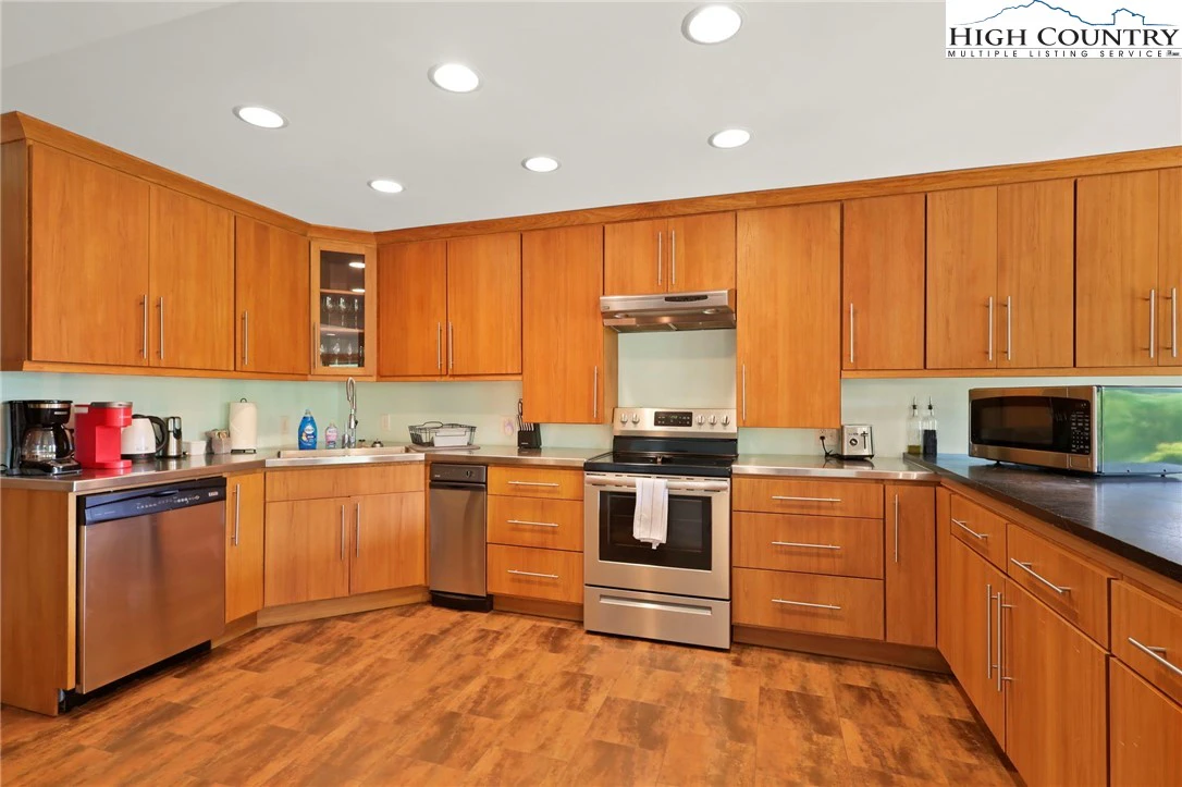Image number 7 for the current listing