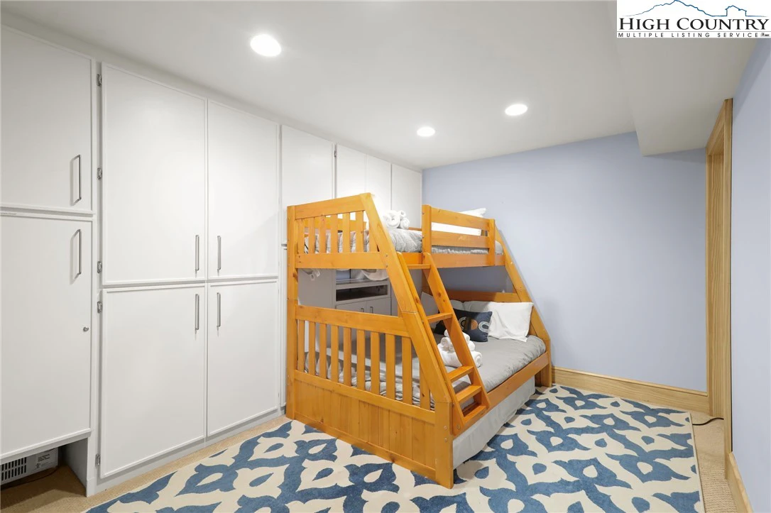 Image number 2 for the current listing
