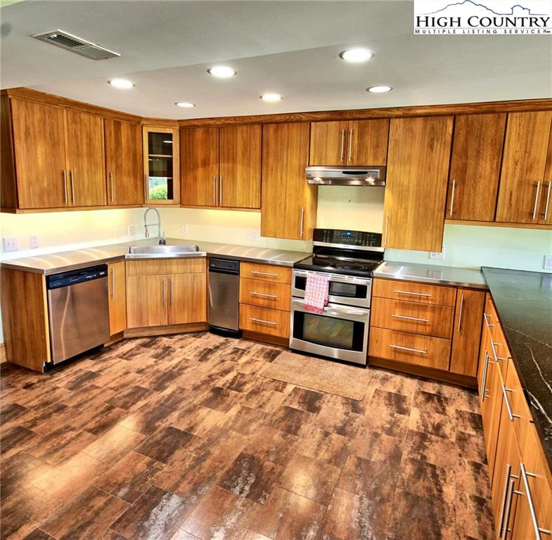 Image number 2 for the current listing