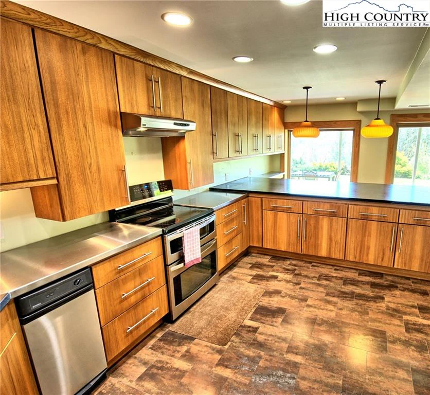 Image number 11 for the current listing