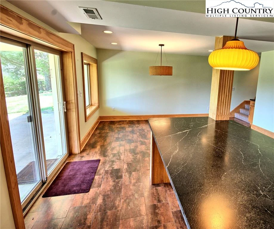 Image number 10 for the current listing