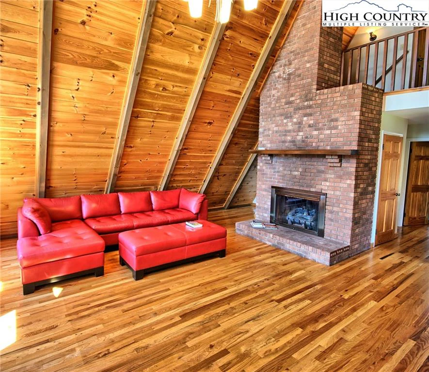 Image number 18 for the current listing