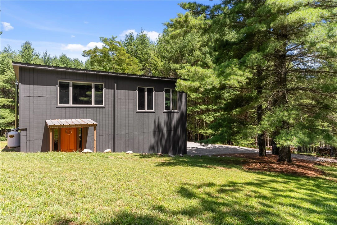 Image number 1 for the current listing