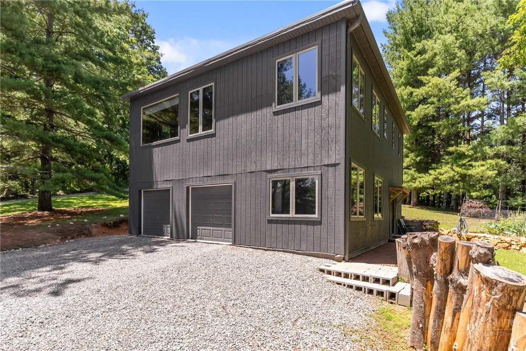 Image number 2 for the current listing