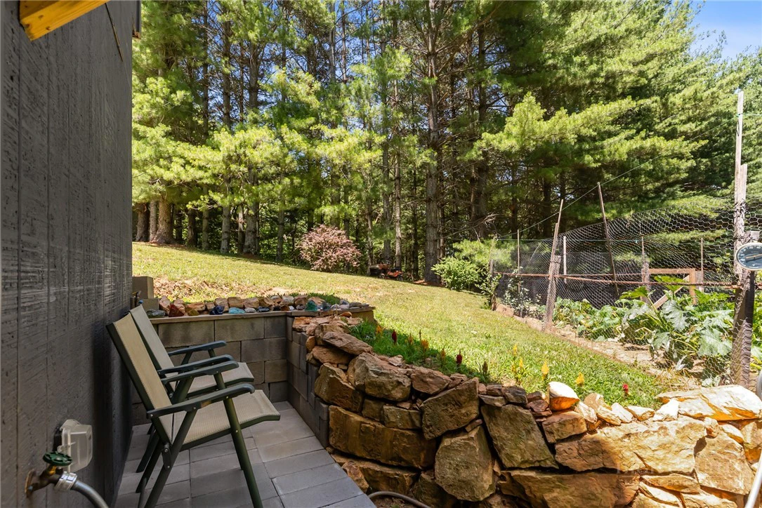 Image number 8 for the current listing