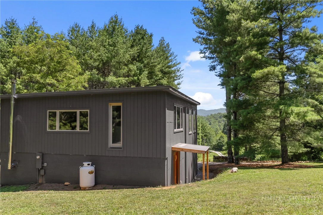 Image number 9 for the current listing