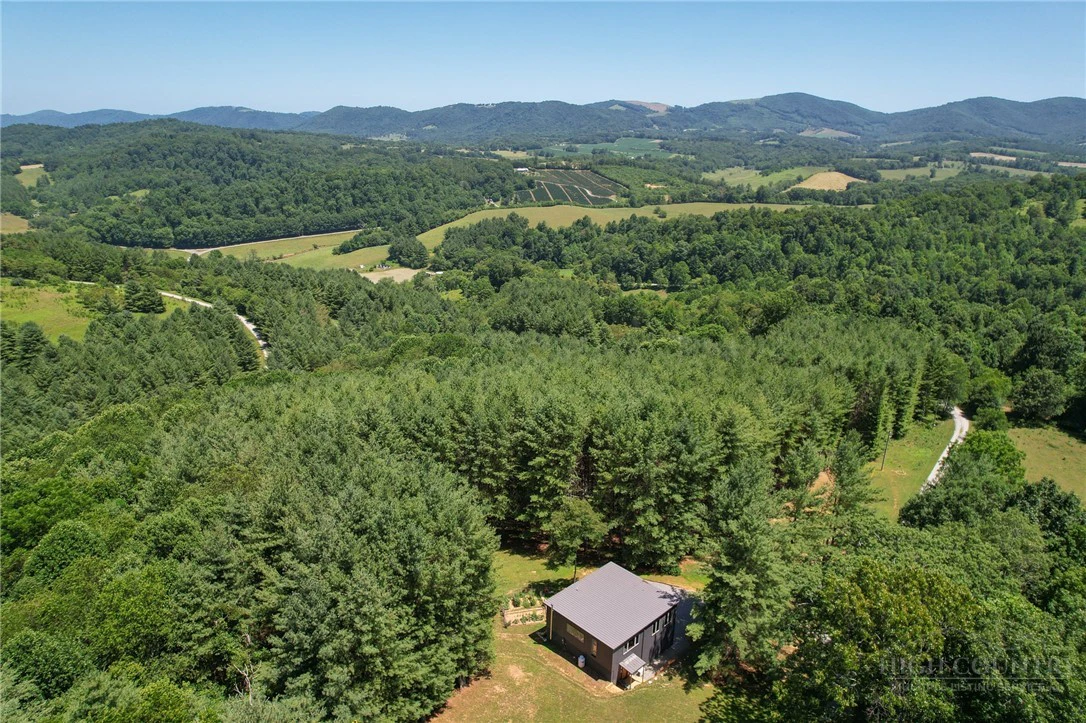 Image number 17 for the current listing