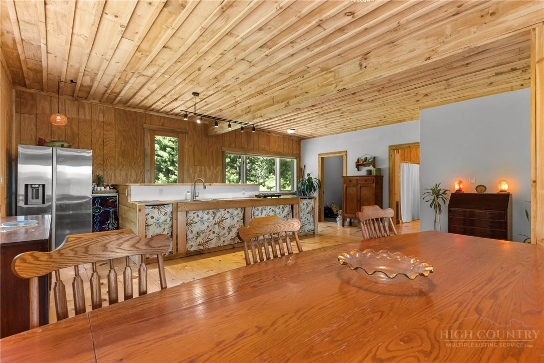 Image number 21 for the current listing