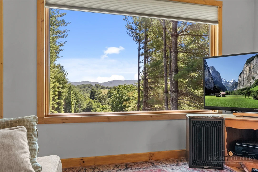 Image number 3 for the current listing