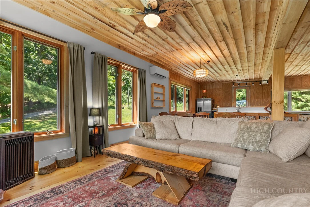 Image number 20 for the current listing