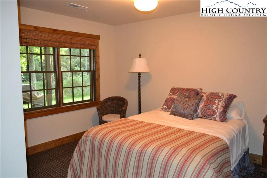 Image number 8 for the current listing
