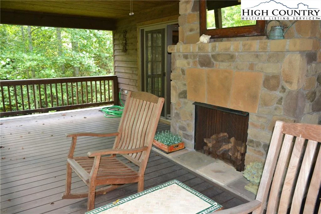 Image number 6 for the current listing