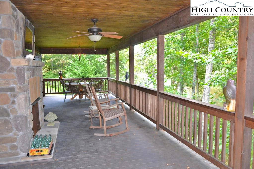 Image number 4 for the current listing