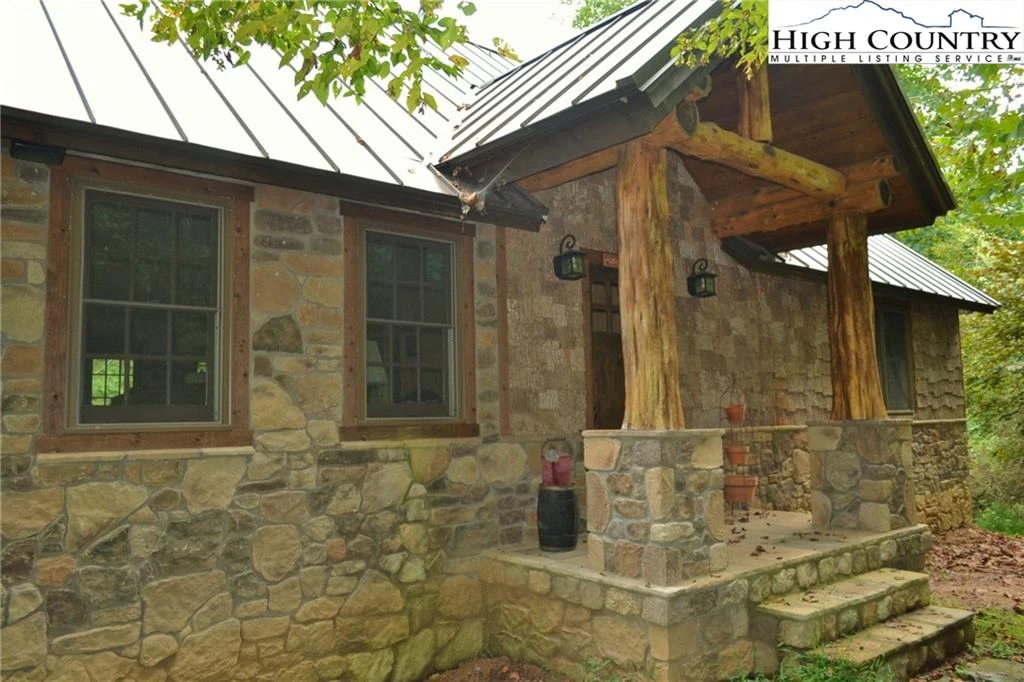 Image number 21 for the current listing