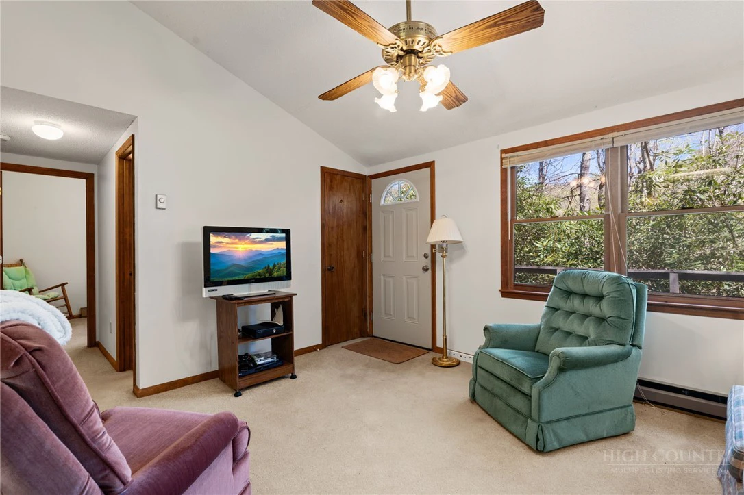 Image number 21 for the current listing