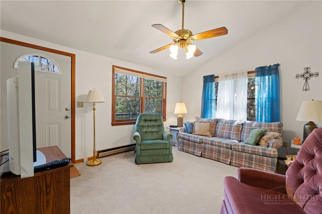 Image number 20 for the current listing