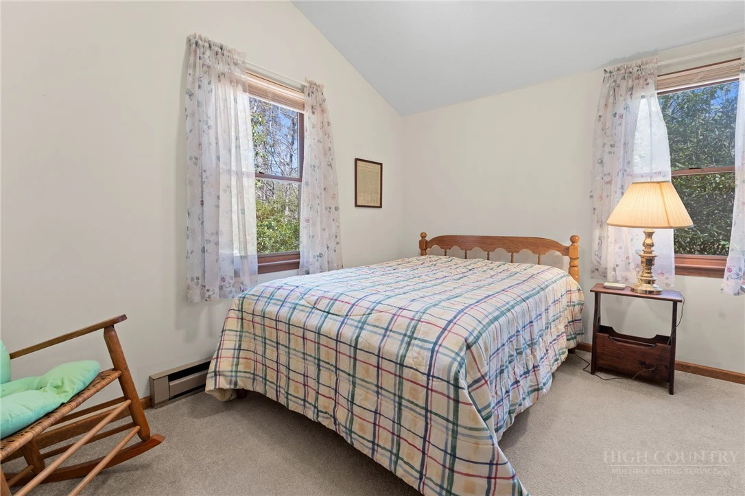 Image number 14 for the current listing