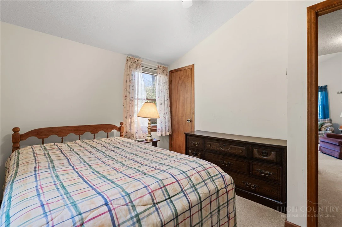 Image number 2 for the current listing