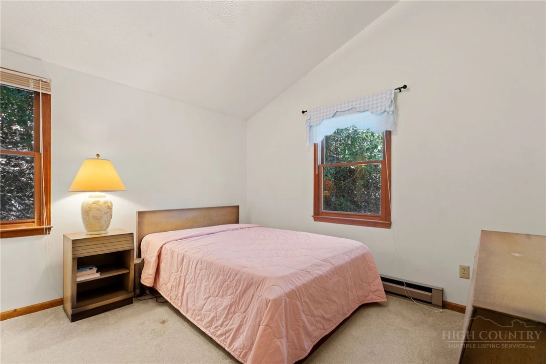 Image number 13 for the current listing
