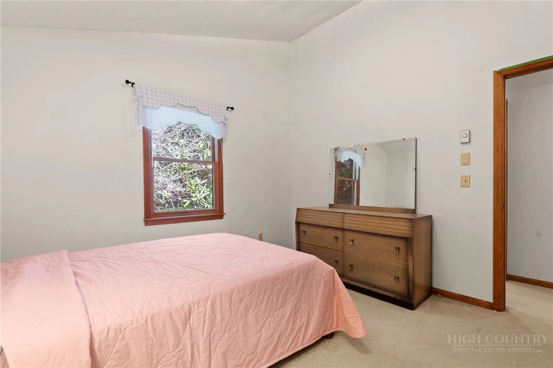 Image number 11 for the current listing