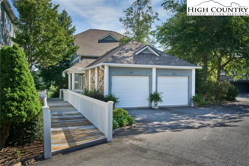 Image number 1 for the current listing