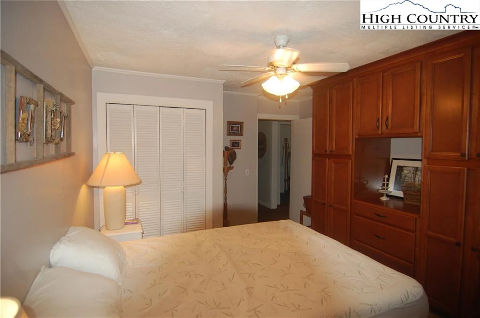 Image number 16 for the current listing