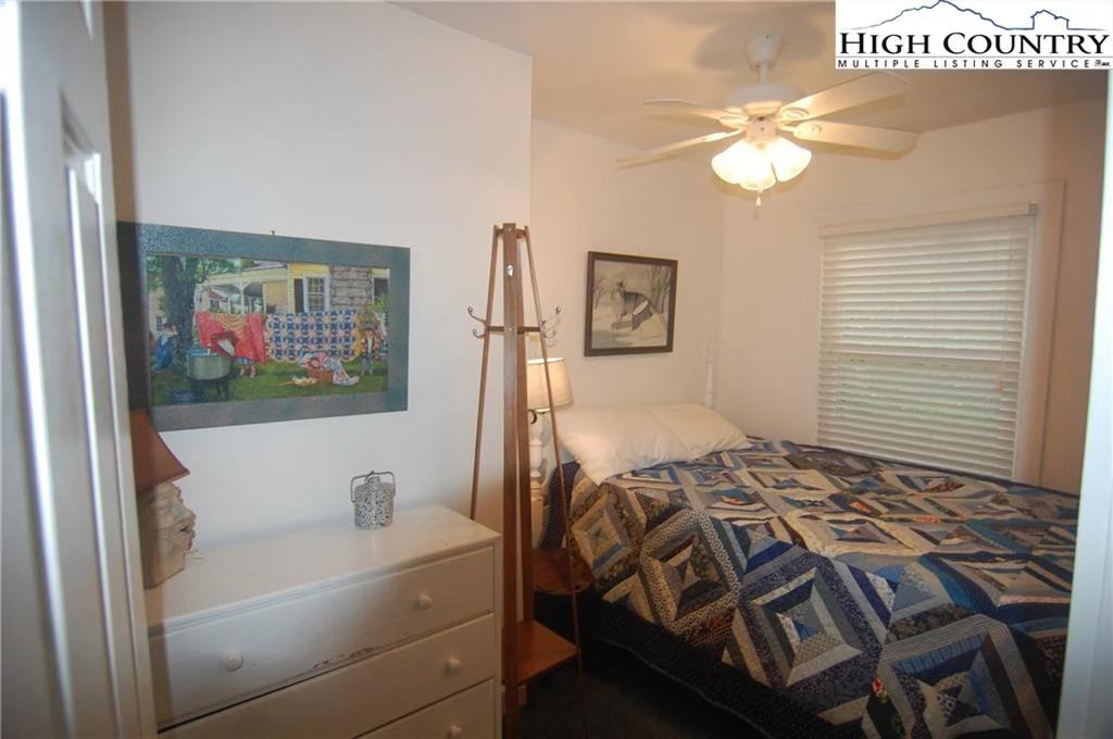 Image number 14 for the current listing