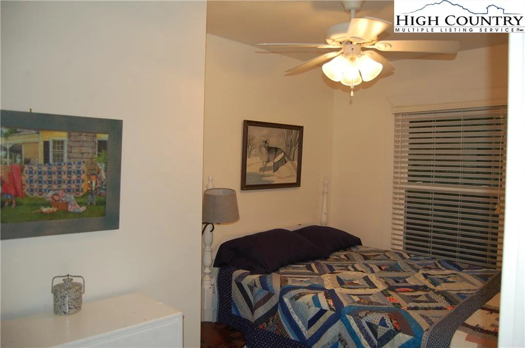 Image number 13 for the current listing