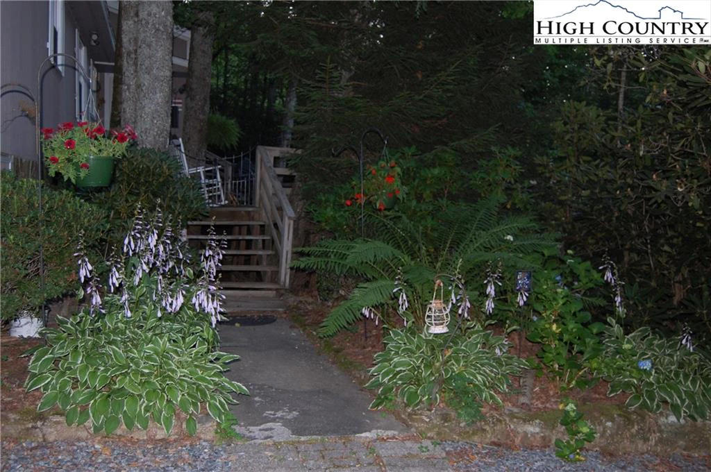 Image number 4 for the current listing