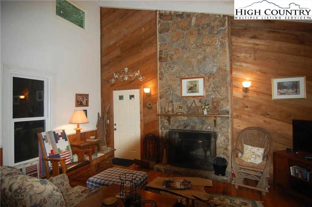 Image number 23 for the current listing