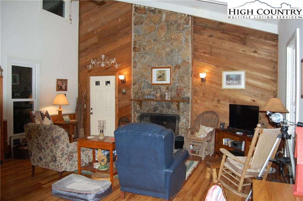 Image number 22 for the current listing