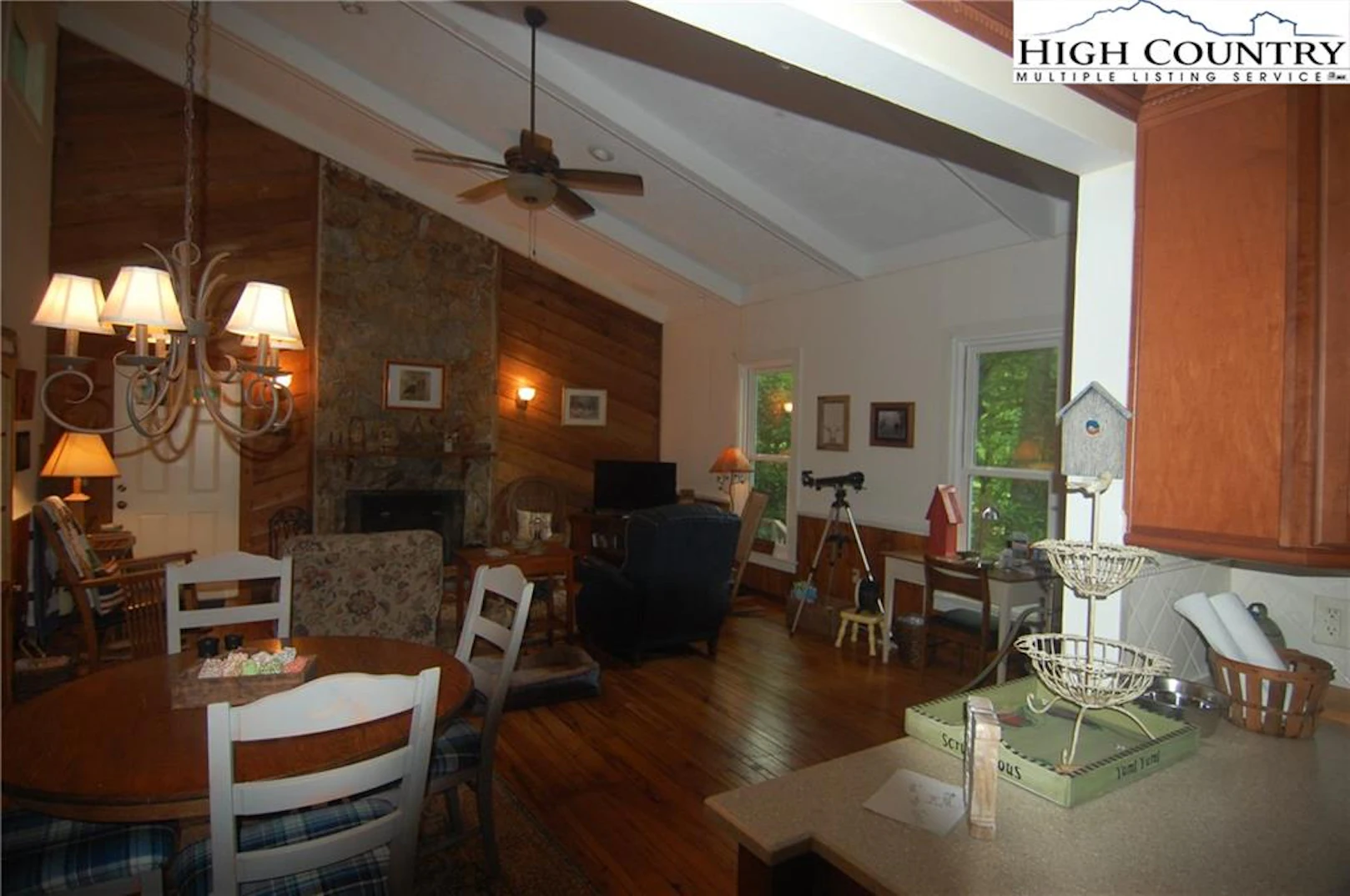 Image number 21 for the current listing