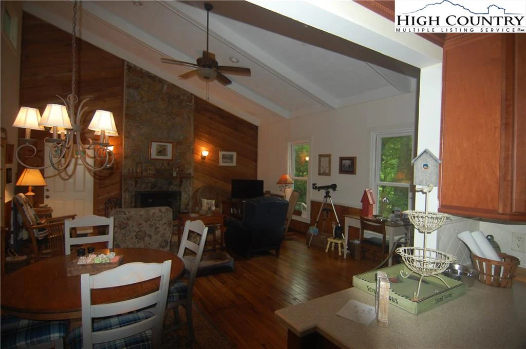 Image number 21 for the current listing