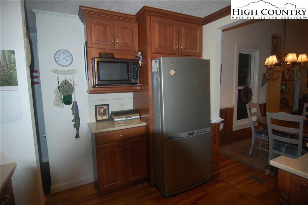 Image number 18 for the current listing